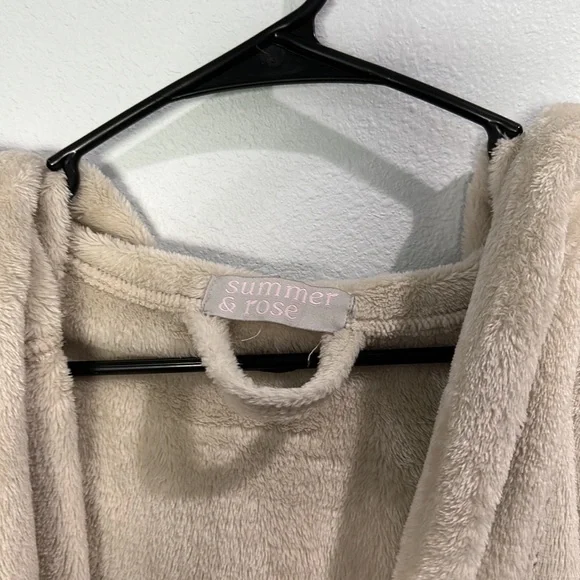 Summer & Rose faux fur hooded cozy robe cream ivory - Picture 6 of 9